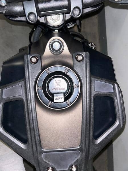 Husqvarna Svartpilen 401