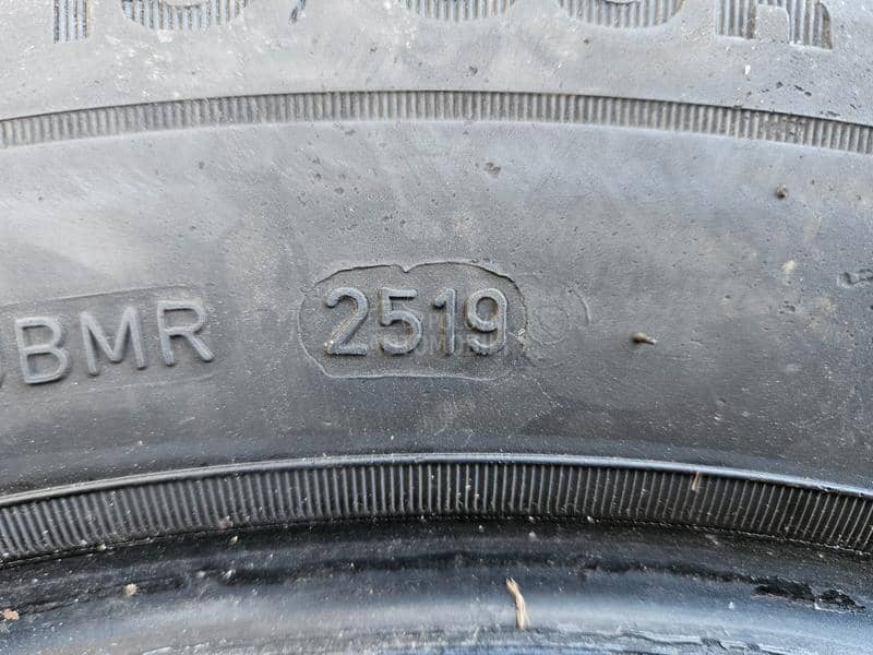 Dunlop 215/65 R16 Zimska