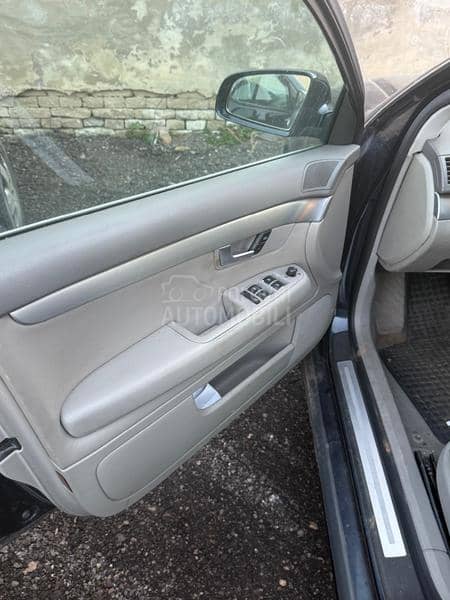 Audi A4 2004. god. -  kompletan auto u delovima