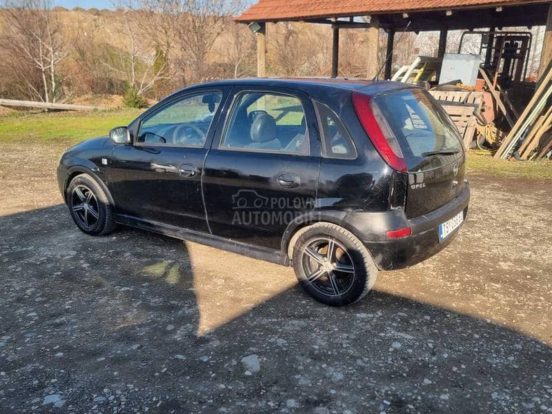 Opel Corsa C 1.0xe 2002. god. -  kompletan auto u delovima