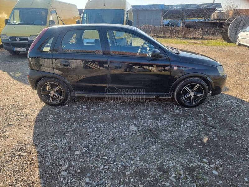 Opel Corsa C 1.0xe 2002. god. -  kompletan auto u delovima