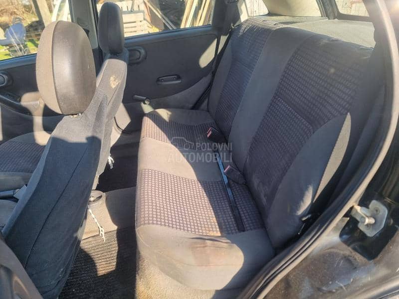 Opel Corsa C 1.0xe 2002. god. -  kompletan auto u delovima
