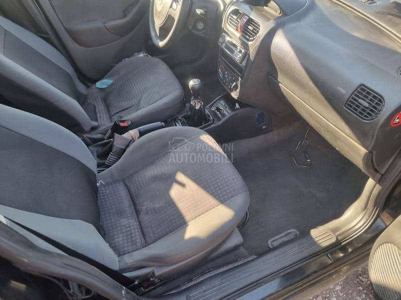 Opel Corsa C 1.0xe 2002. god. -  kompletan auto u delovima