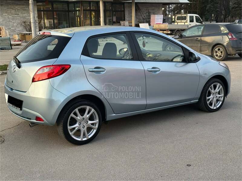 Mazda 2 
