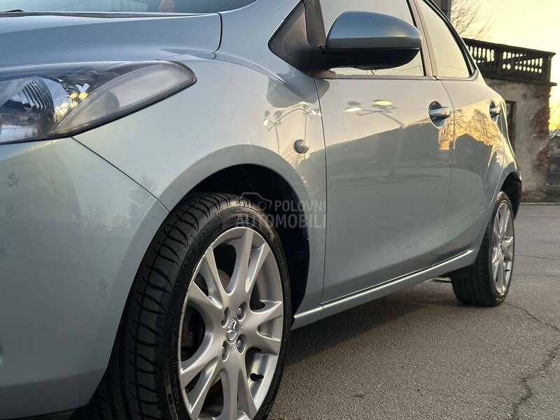 Mazda 2 