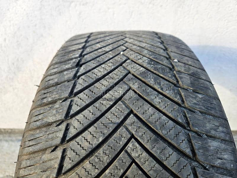 Minerva 215/45 R16 Sve sezone
