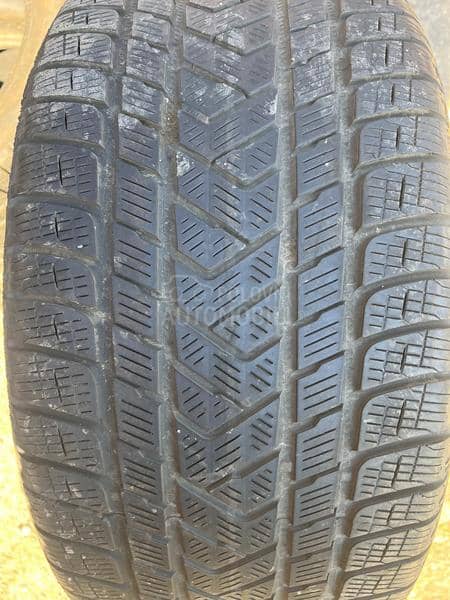 Pirelli 295/35 R21 Zimska