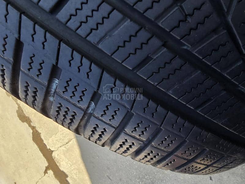 Hankook 215/60 R17 Zimska