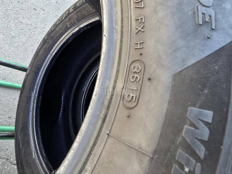 Hankook 215/60 R17 Zimska