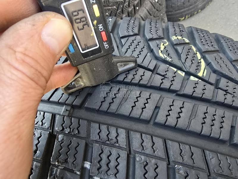 Hankook 215/60 R17 Zimska