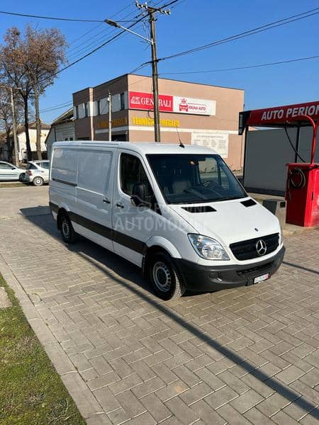 Mercedes Benz Sprinter 319