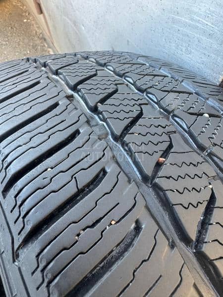 Continental 225/55 R17 Zimska