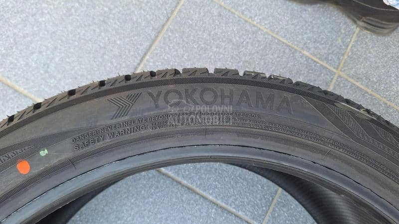 Yokohama 255/40 R20 Zimska