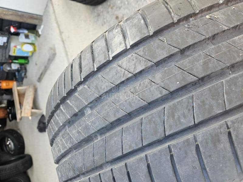Bridgestone 245/40 R19 Letnja