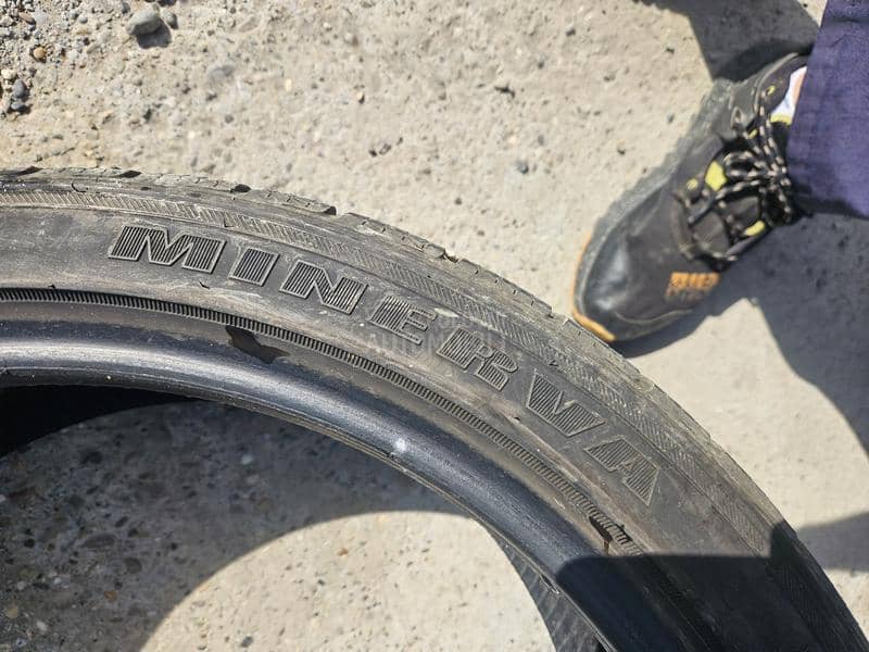 Minerva 225/40 R19 Zimska