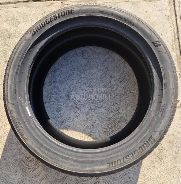 Bridgestone 285/40 R22 Letnja