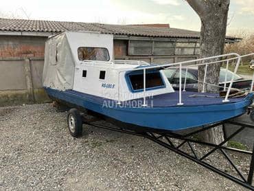 čamac sa kabinom