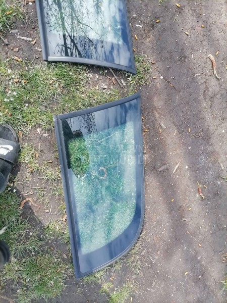 Zadnje bocno staklo za karavan