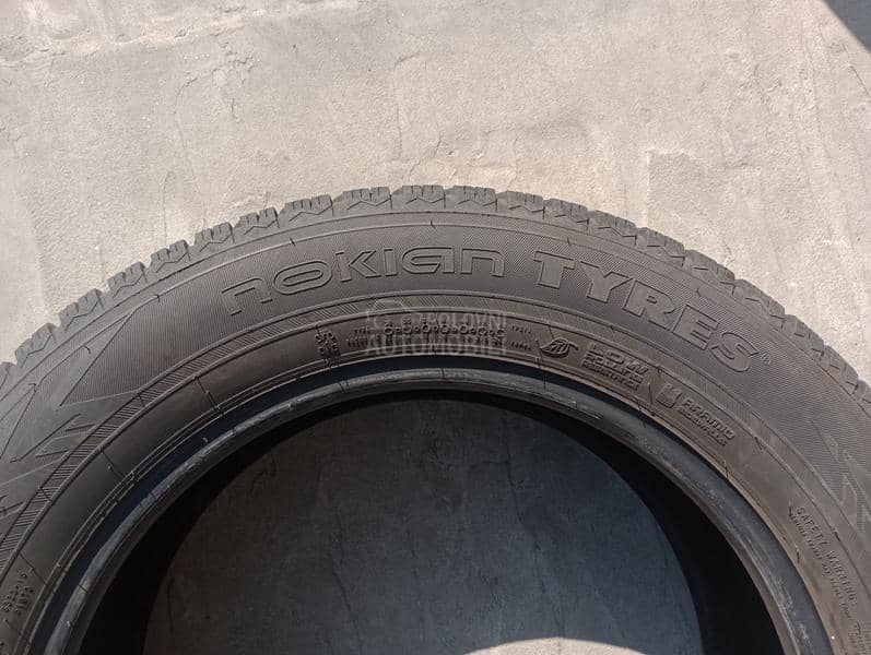 Nokian 215/65 R17 Zimska
