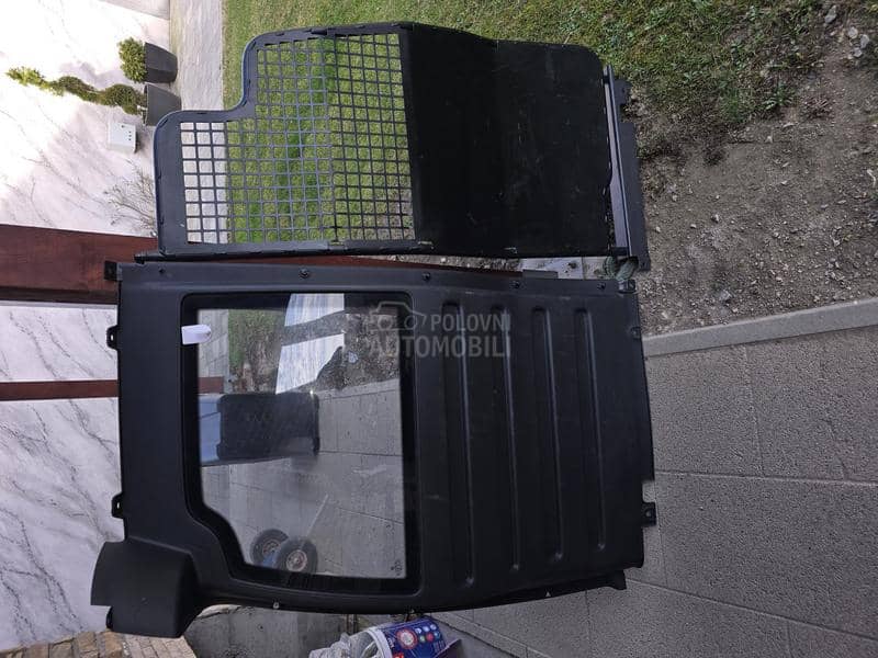 Dvodelna pregrada caddy