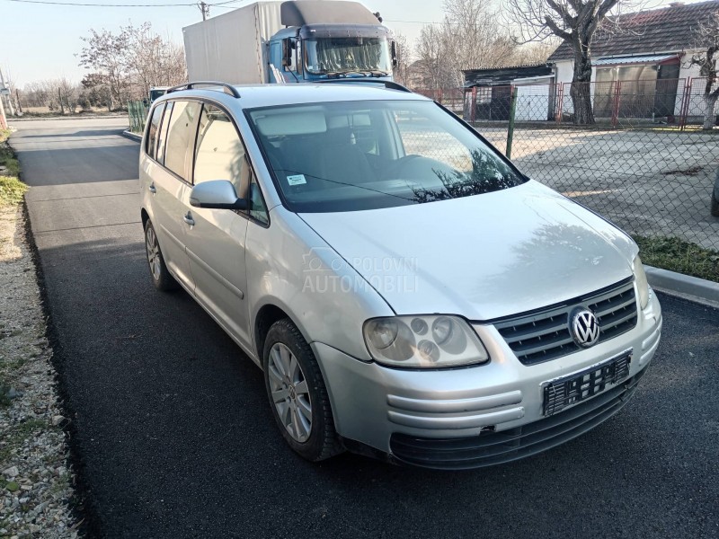 Volkswagen Touran -  kompletan auto u delovima