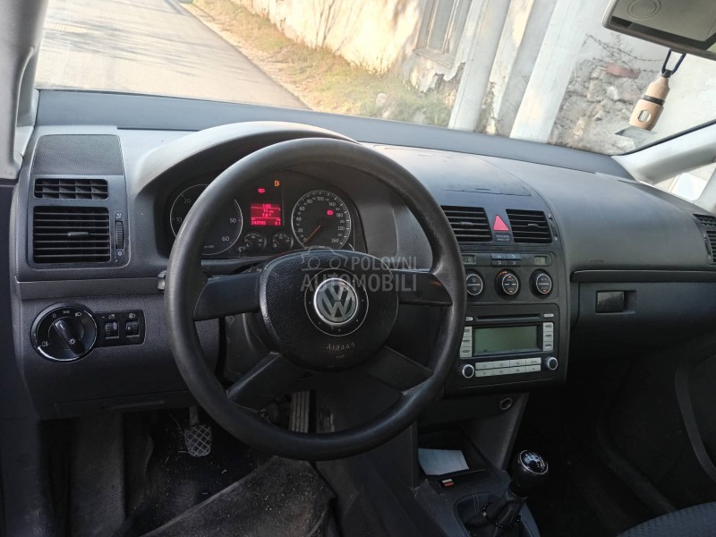 Volkswagen Touran -  kompletan auto u delovima