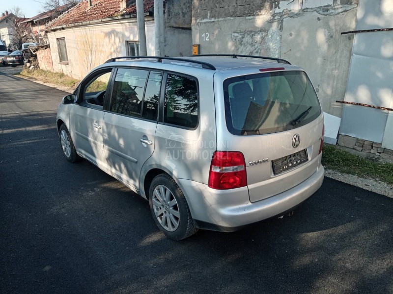 Volkswagen Touran -  kompletan auto u delovima
