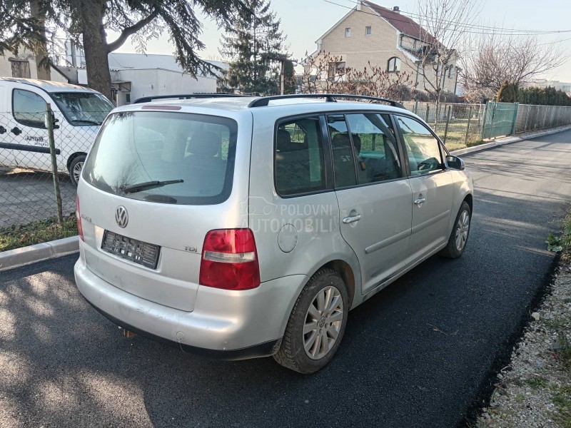 Volkswagen Touran -  kompletan auto u delovima