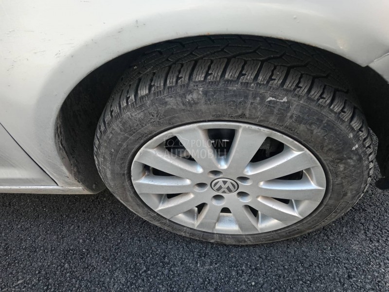 Volkswagen Touran -  kompletan auto u delovima