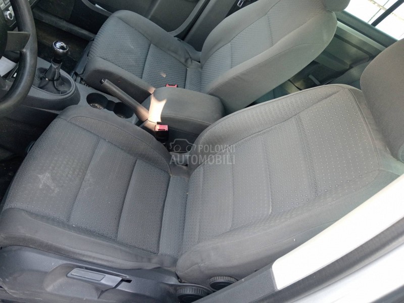 Volkswagen Touran -  kompletan auto u delovima