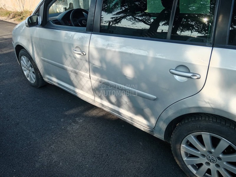 Volkswagen Touran -  kompletan auto u delovima