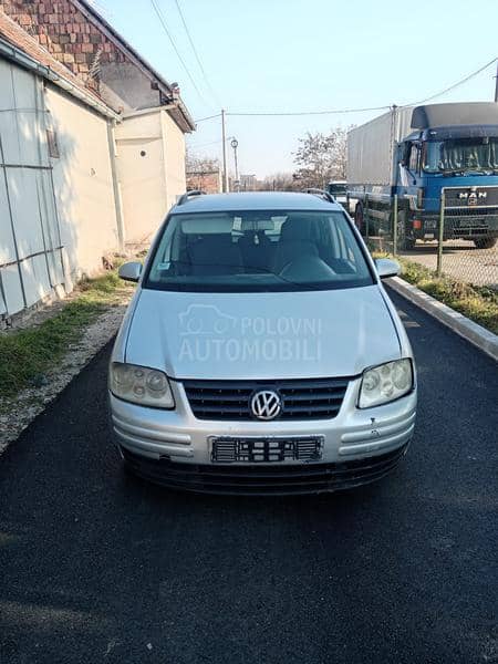 Volkswagen Touran -  kompletan auto u delovima