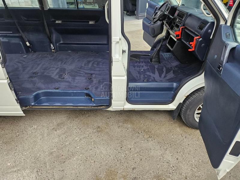 Volkswagen Transporter T4 Caravella 2.5TDI