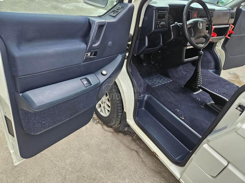 Volkswagen Transporter T4 Caravella 2.5TDI