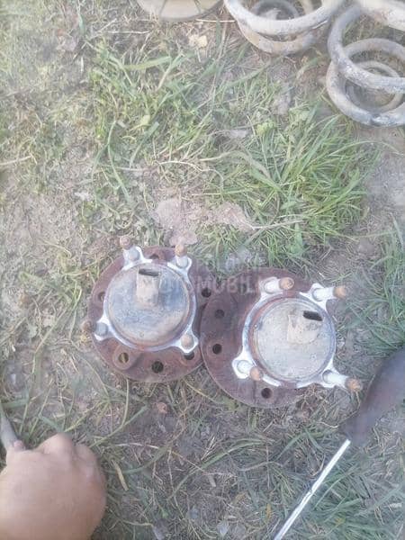 Zadnje glavcina sa lezajem