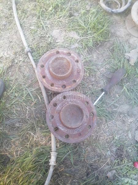 Zadnje glavcina sa lezajem