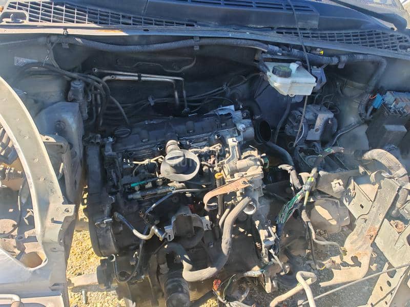 Citroen Xsara Picasso 2.0hd 2002. god. -  kompletan auto u delovima