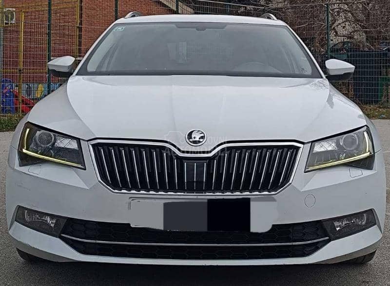Škoda Superb -  kompletan auto u delovima