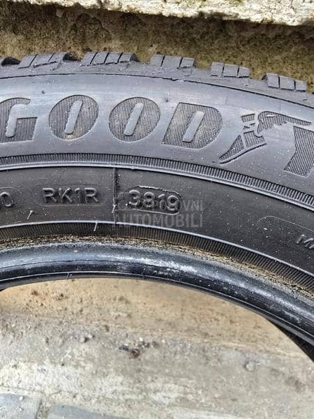 Goodyear 185/60 R15 Zimska