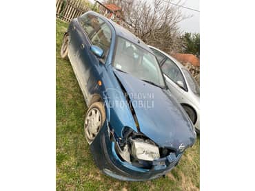 Nissan Almera -  kompletan auto u delovima