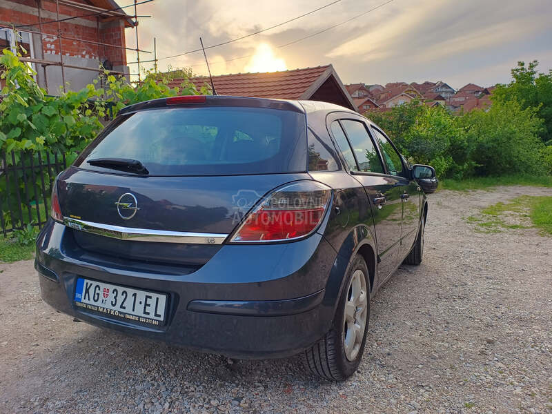Opel Astra H 