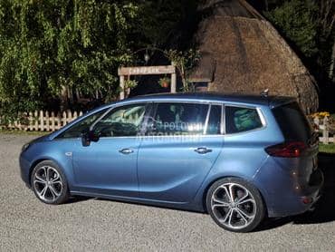 Opel Zafira tourer 2012. god. -  kompletan auto u delovima