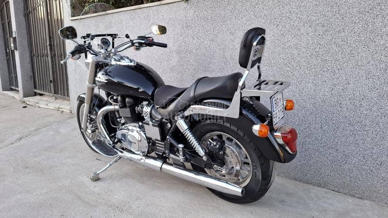 Triumph america 900