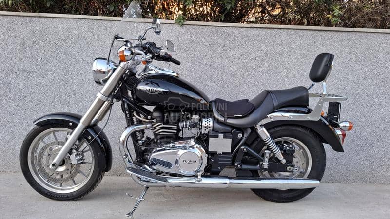 Triumph america 900