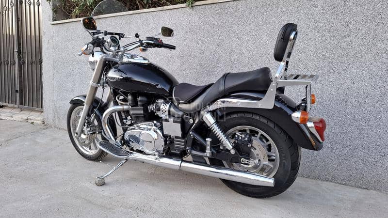 Triumph america 900