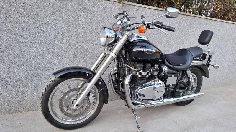 Triumph america 900