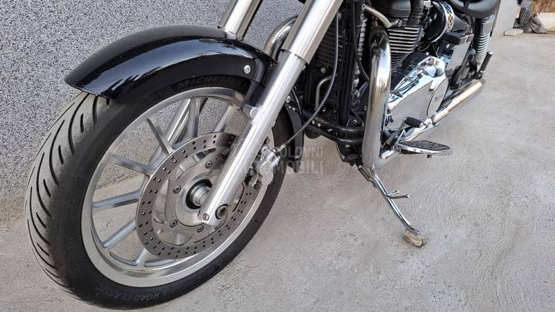 Triumph america 900