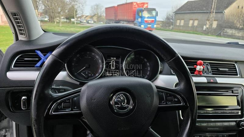 Škoda Superb 