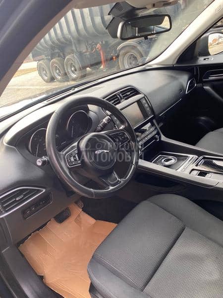 Jaguar F pace 