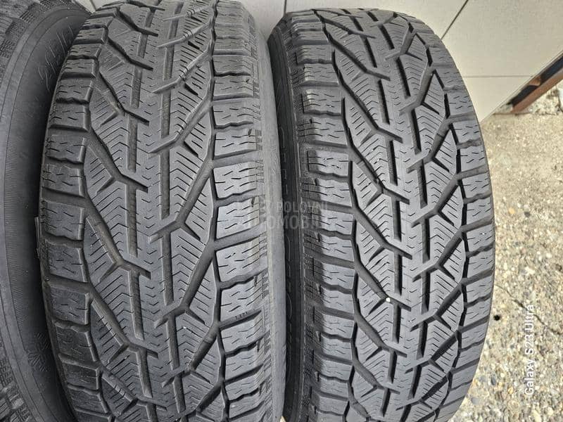 Taurus 215/65 R17 Zimska